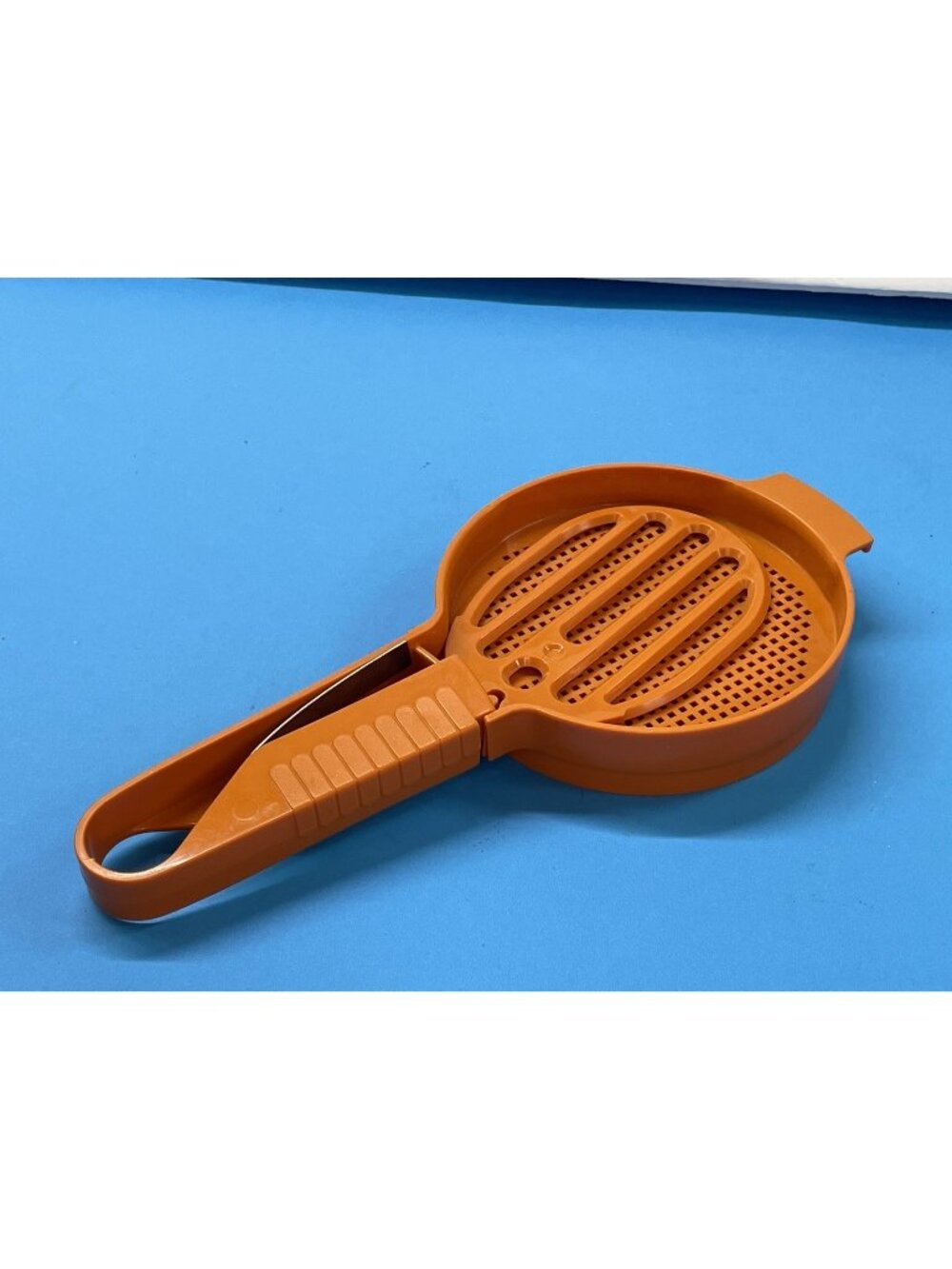VINTAGE TUPPERWARE ORANGE SIFT-IT SIFTER FLOUR POWDER SUGAR #1689 GOOD CONDITION